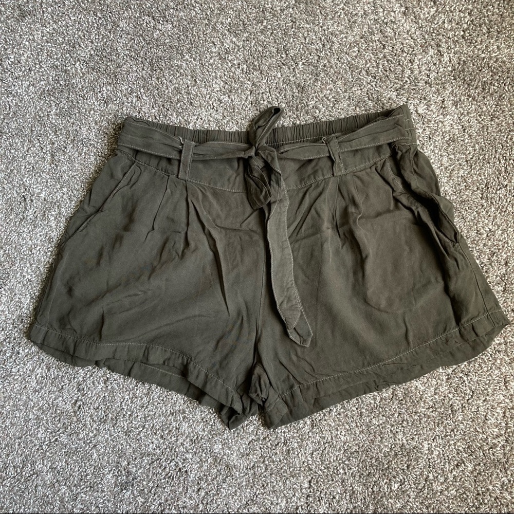 Splendid Shorts green size small womens green solid pattern with waist tie SKUPB